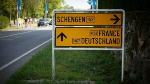 Austria dă înapoi pe tema Schengen. România ar putea adera cu frontierele aeriene (Adevărul)