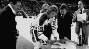 Today in history: Wayne Gretzky’s 21-year “personal services contract” transformed hockey’s future